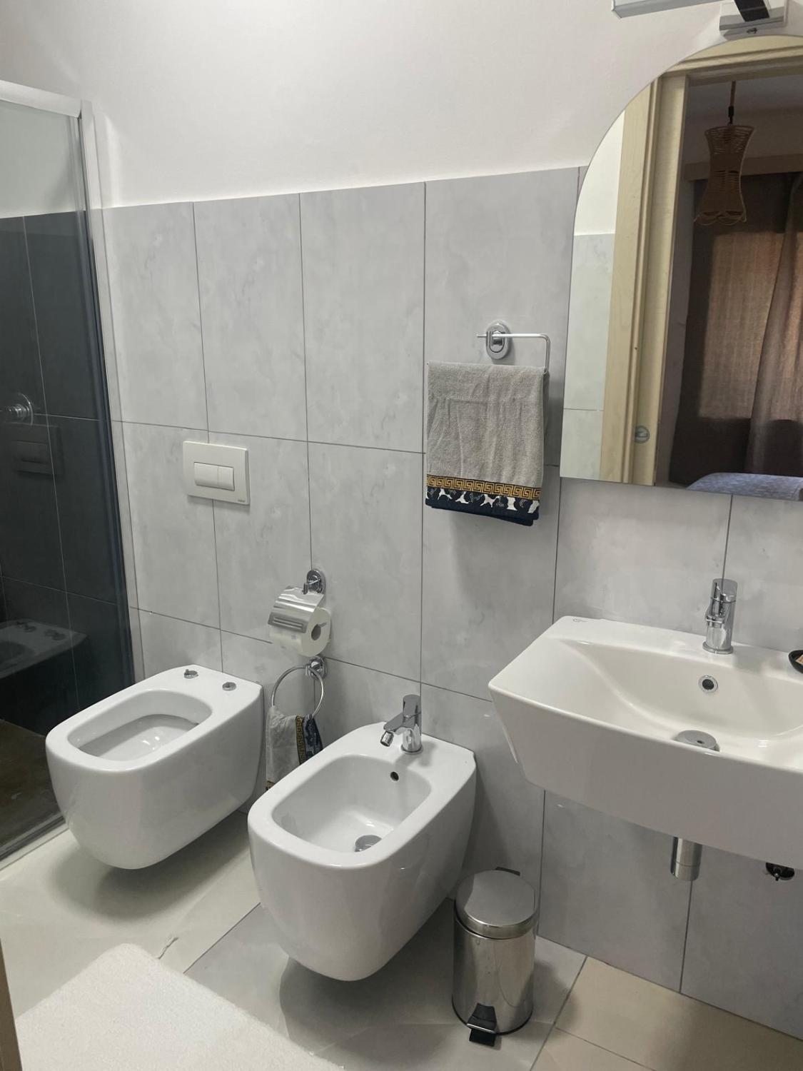 Bathroom 2, Villa Aurea, Cosenza