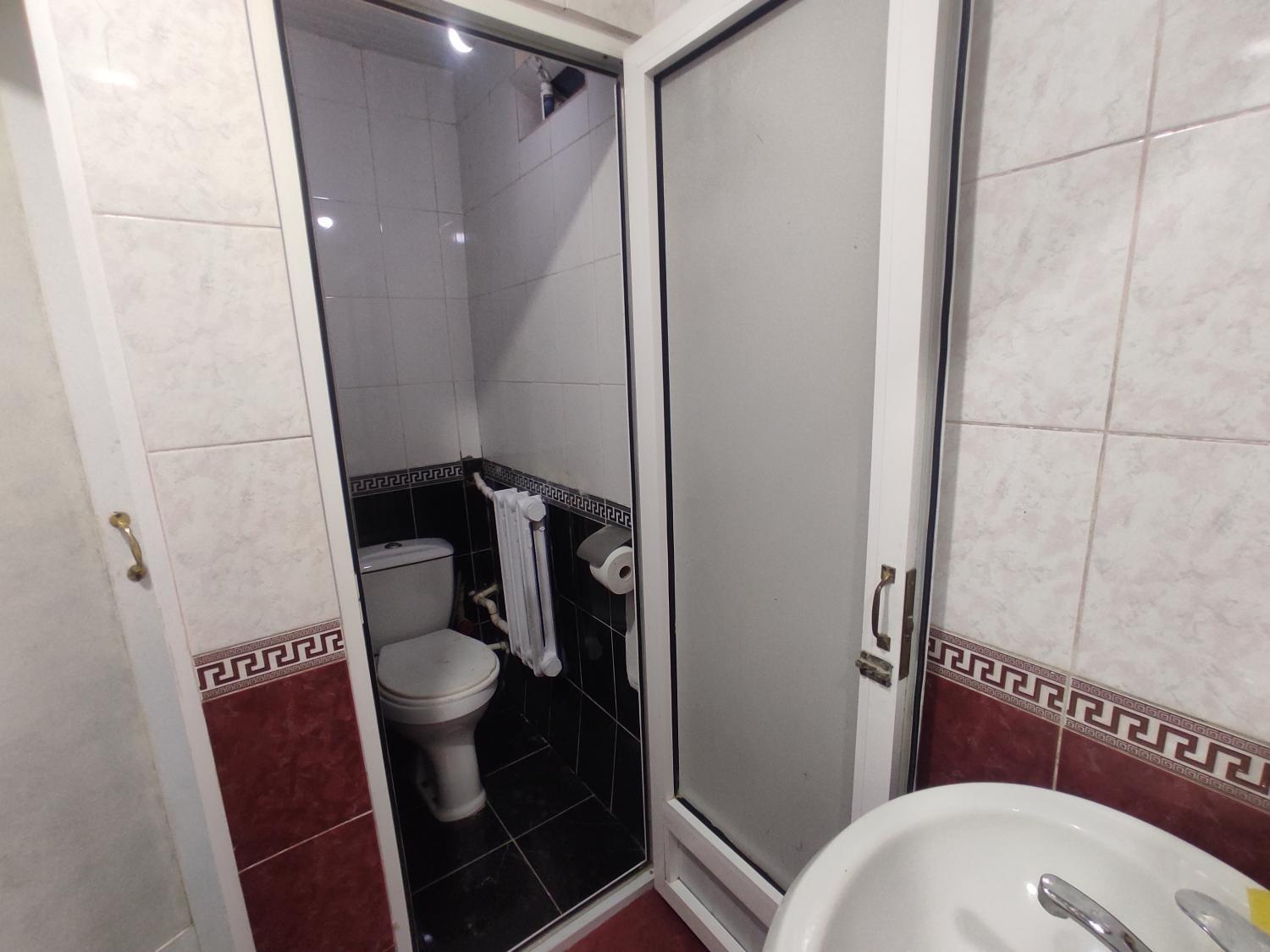 Bathroom 4, Siyoh Koron, Buxoro