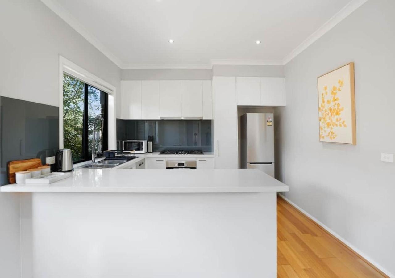 Kitchen, jennifer's Private Hotel, Kingston - North