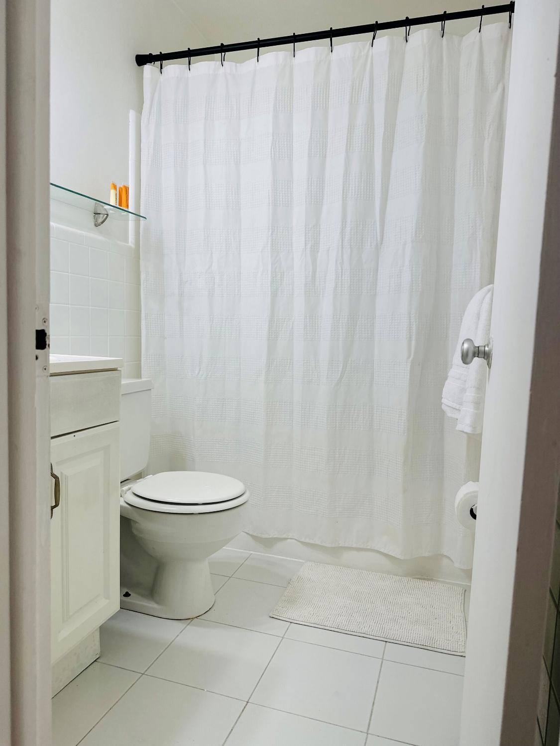 Bathroom 5, Wilton Manors Guesthouse, Broward