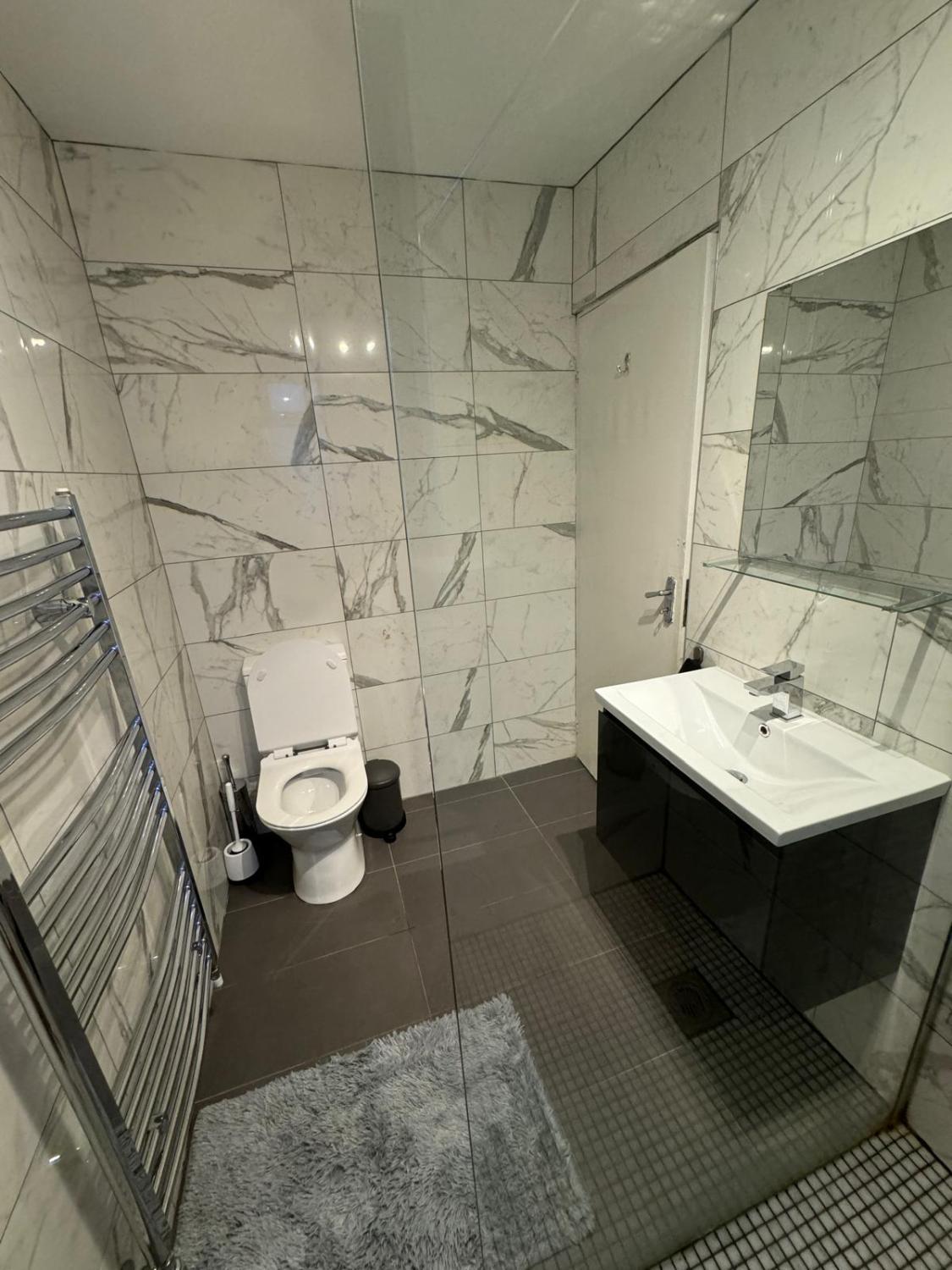 4, Extraordinary Double Room Near Croke Park - 3