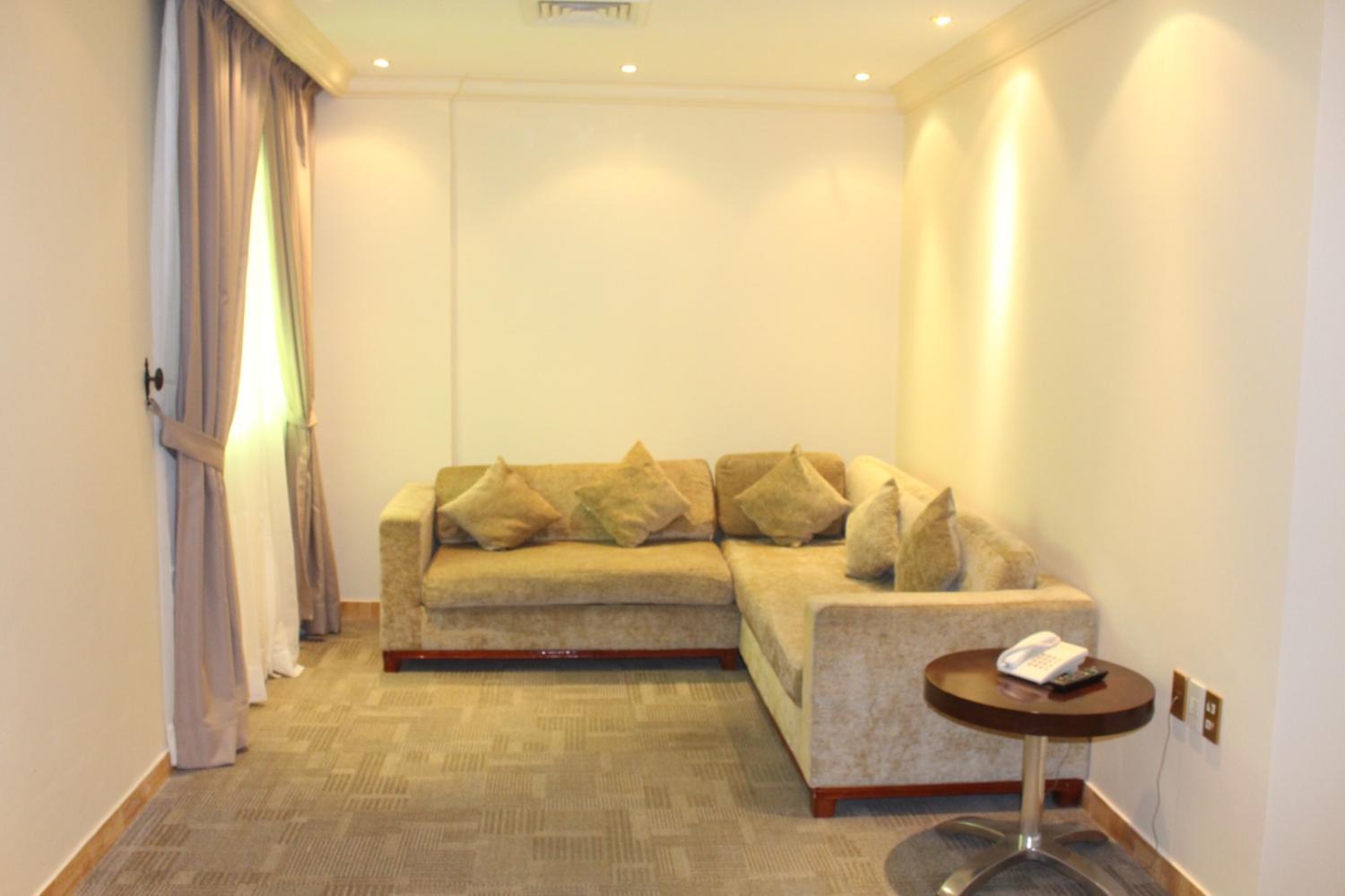 3, Etab hotel and suites