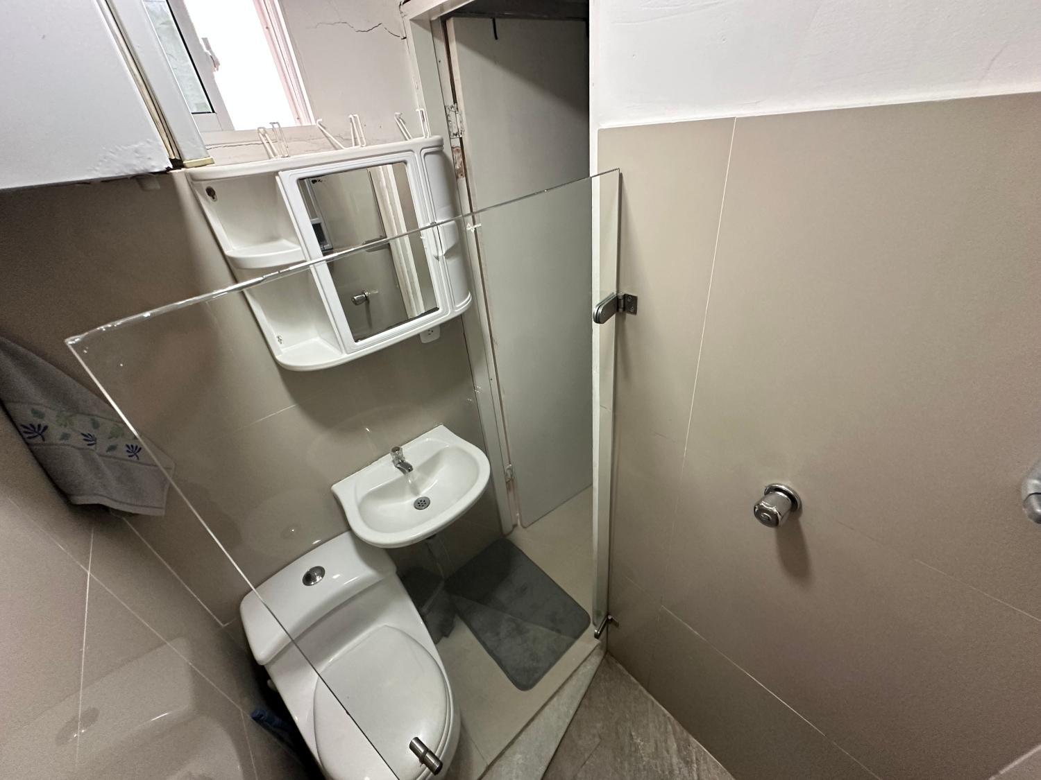 Bathroom 5, Caps 7-82, Cartagena de Indias