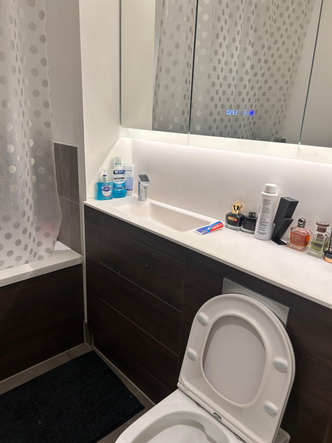 Bathroom 2, Lee's Apartments, Kingston upon Hull