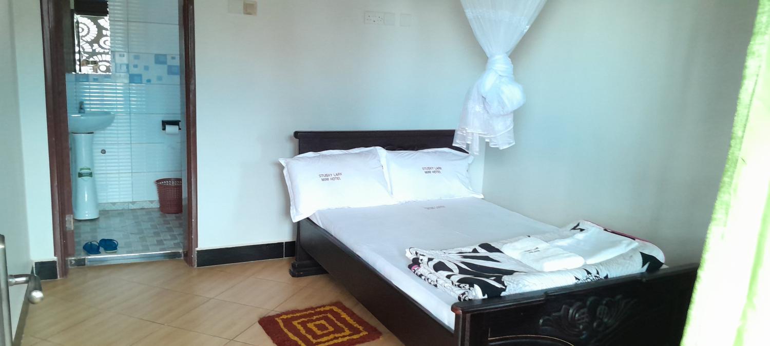 3, Stusky Lark Hotel-seeta, Mukono