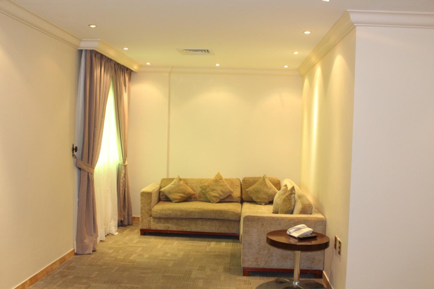 4, Etab hotel and suites