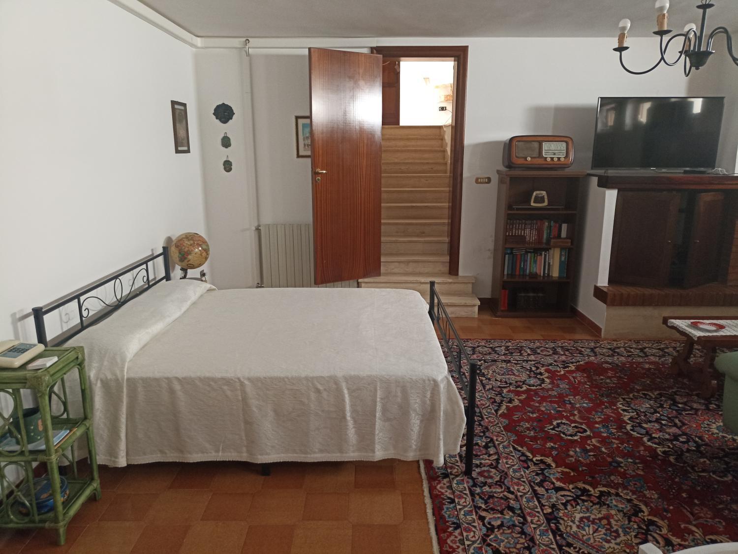 5, Taverna monolocale, Brindisi