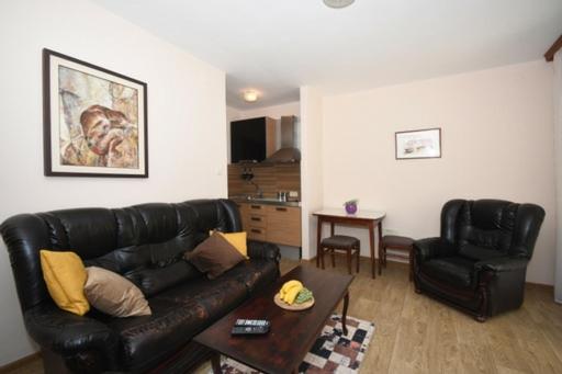 2, Apartmani sa parkingom i dvoristem