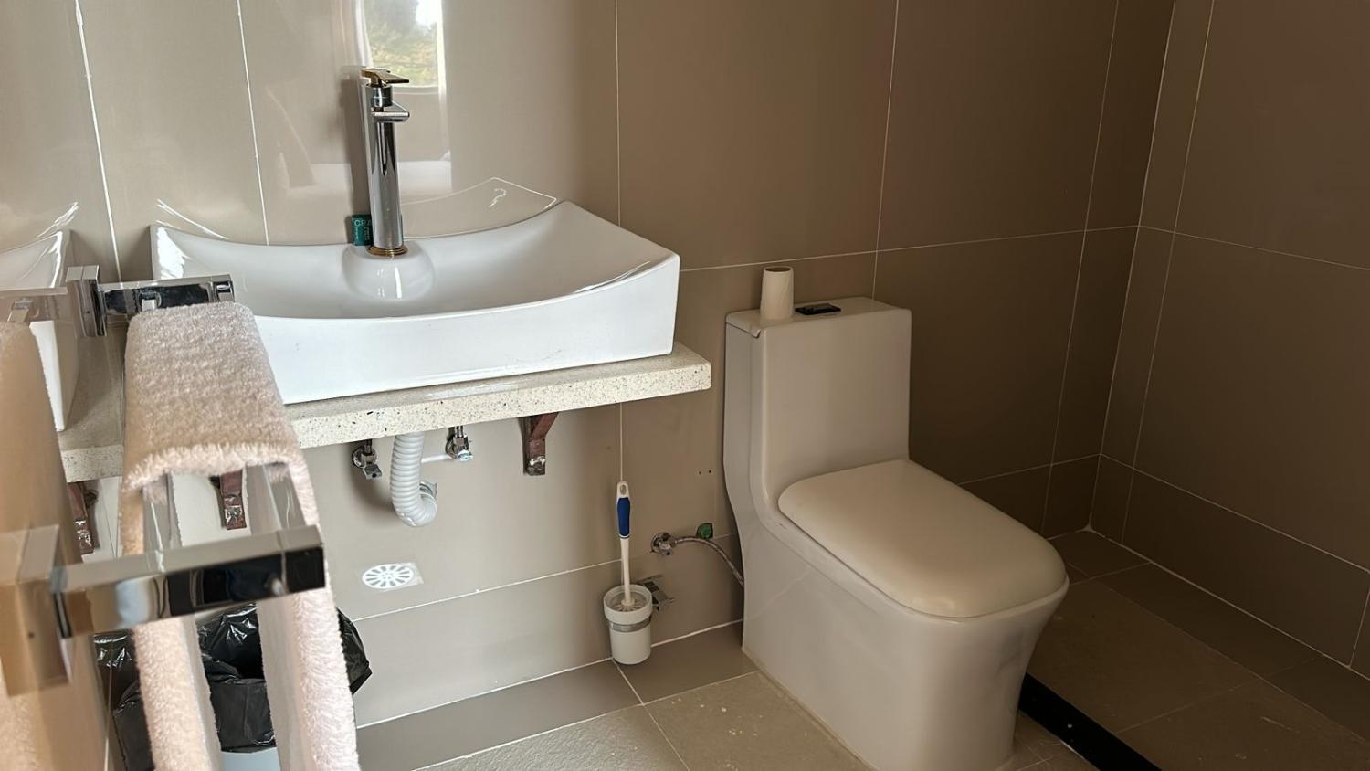 Bathroom 2, Guest House Expresso, Samba