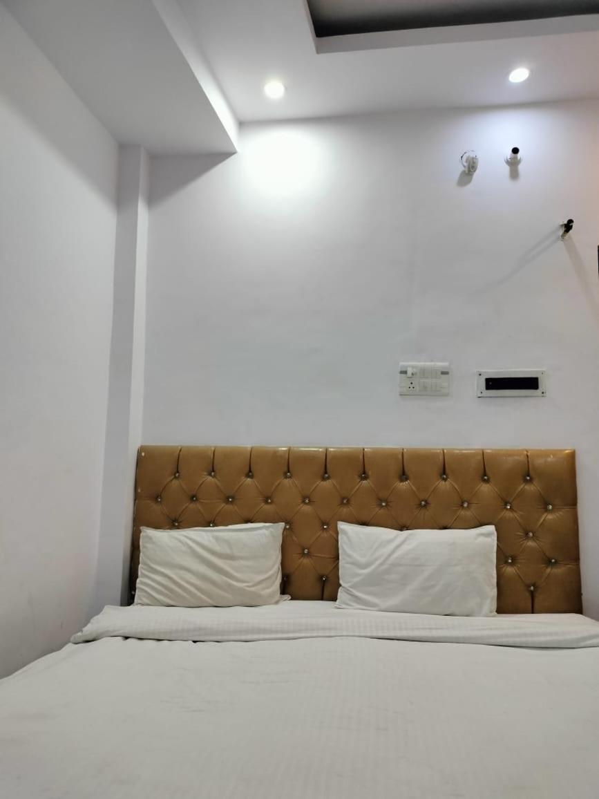 3, Hotel Moon Palace, Lucknow