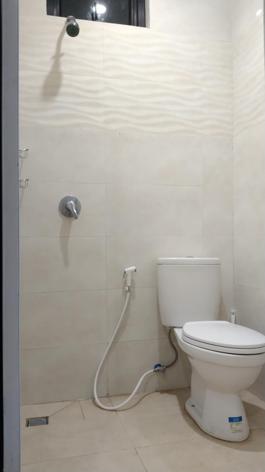 Bathroom 4, Ngaso Ing Salatiga, Salatiga