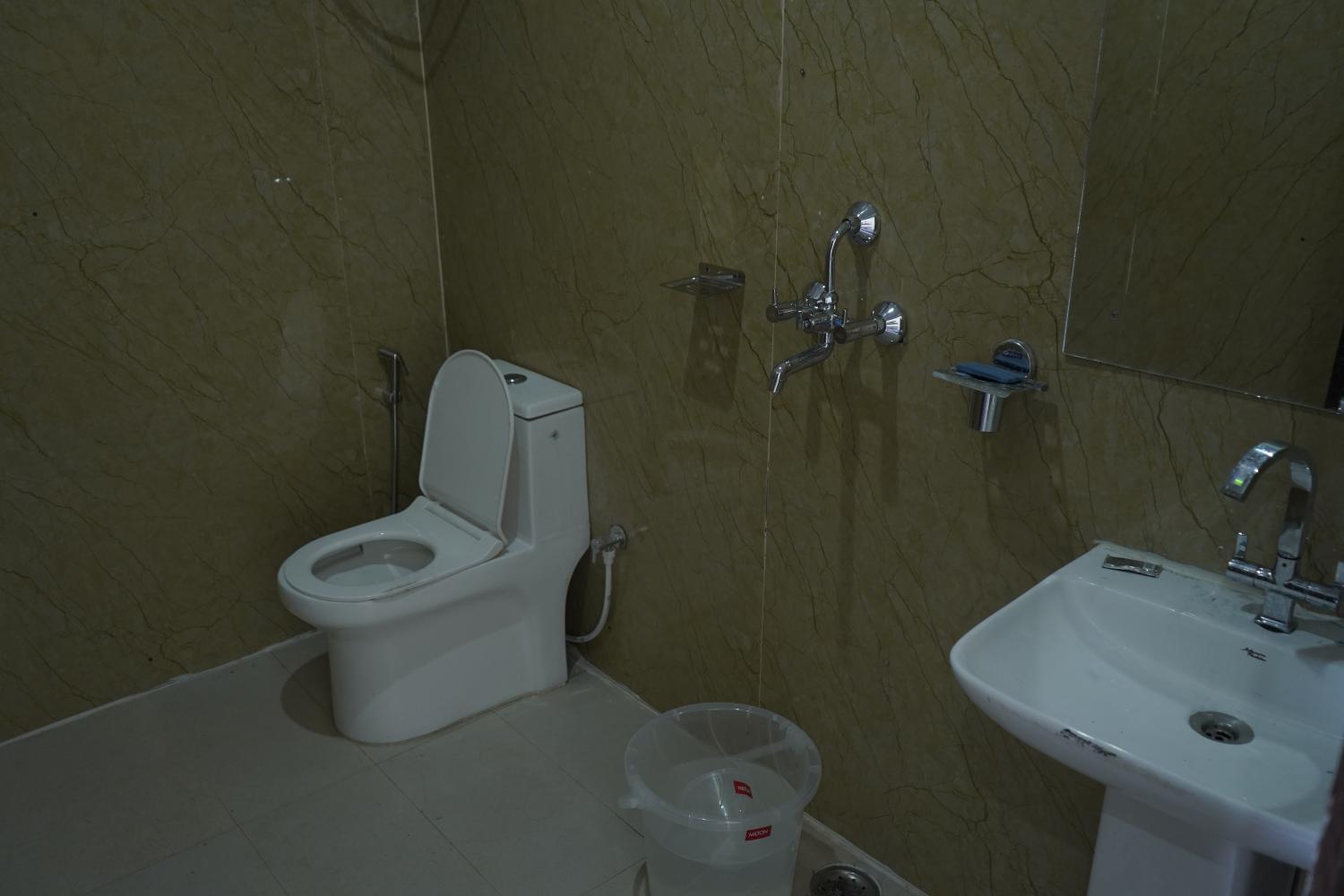 Bathroom 3, Kedar Wonderland Heli Resort, Rudraprayag