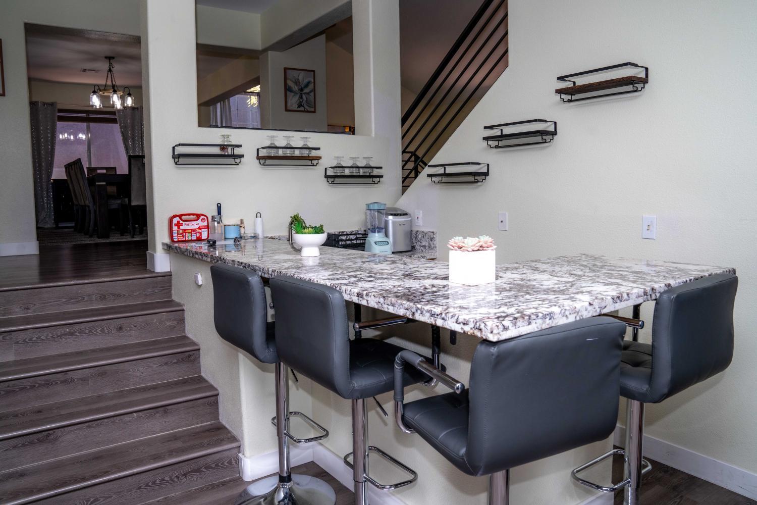 2, Sin city Sanctuary Estates l 10 mins from strip, Clark