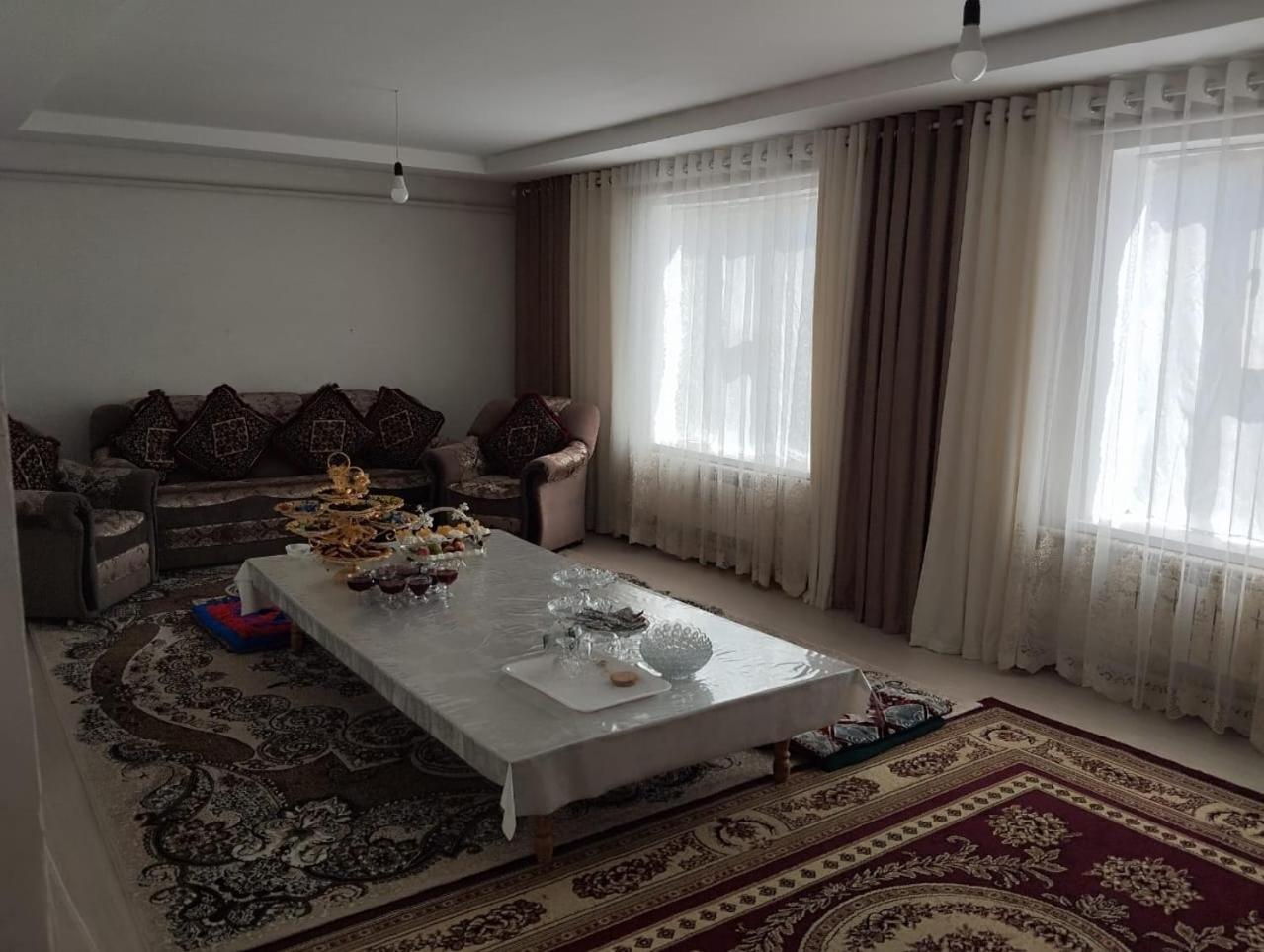 3, ADILHAN guesthouse, Jumgal
