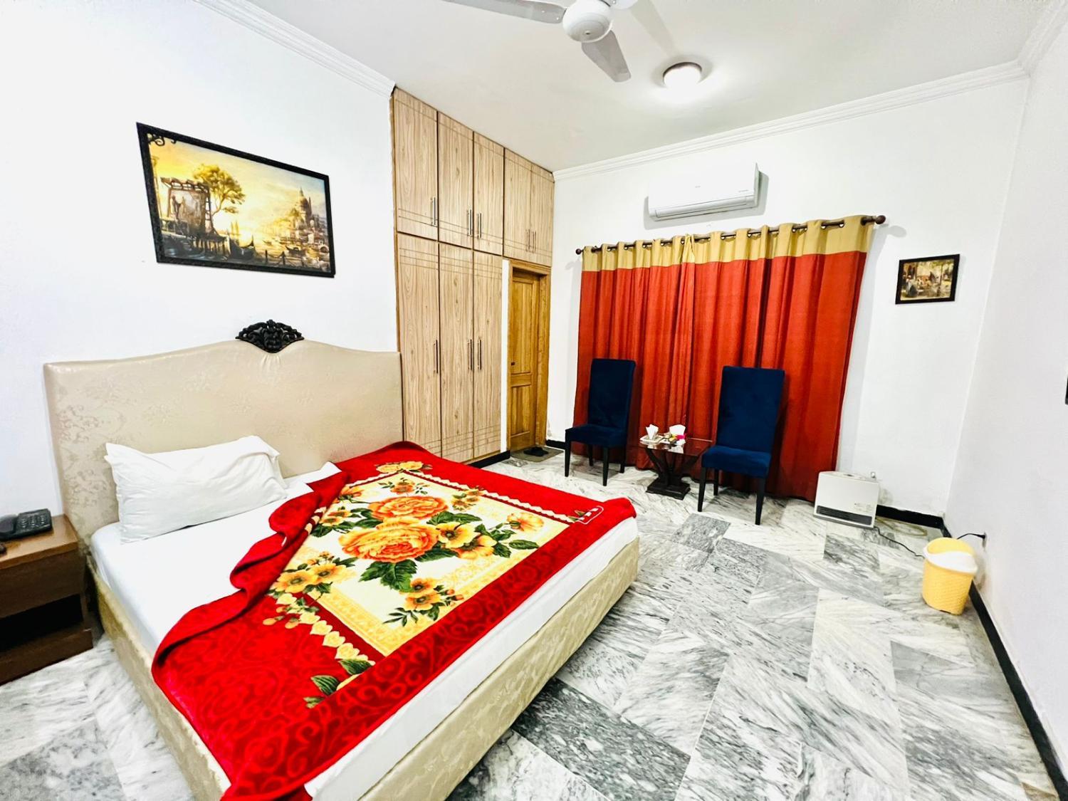 3, Le Royal Family lodges, Islamabad