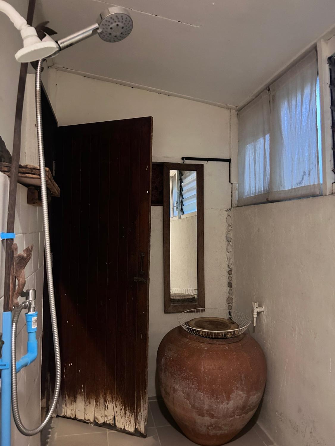 Bathroom 2, Chest's Place, Phra Nakhon