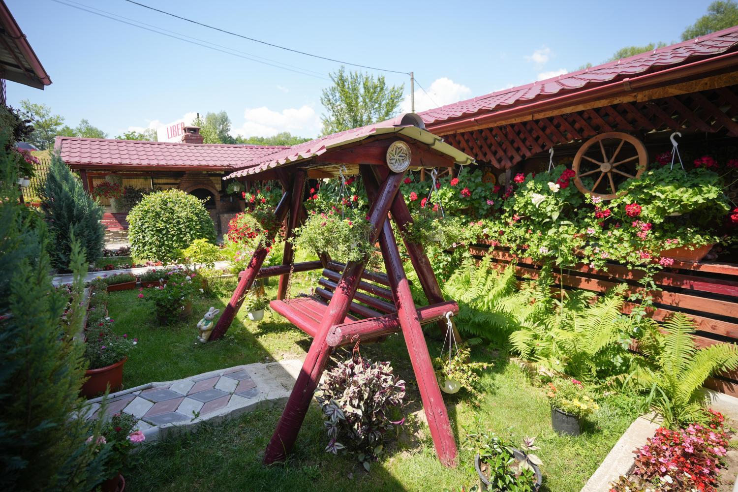 Others, Casa Ion, Horezu