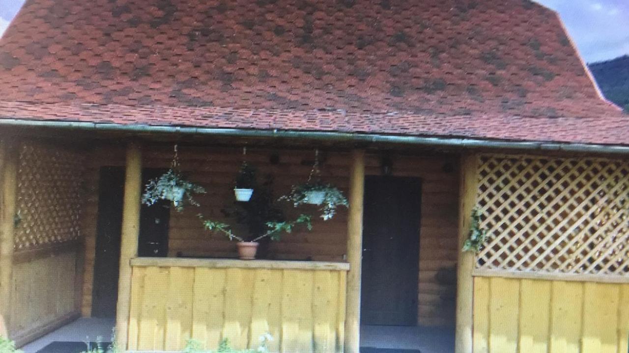 3, Хатинка, Iaremchans'ka