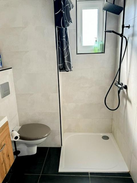 Bathroom 2, Gite L'Ecrin BY PRIMO C0NCIERGERIE, Saône-et-Loire