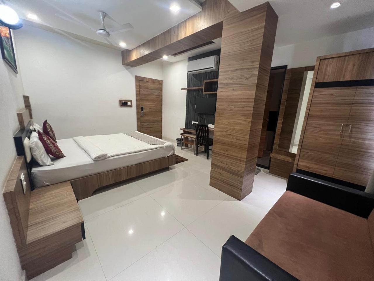5, Hotel Lee Grand, Banas Kantha
