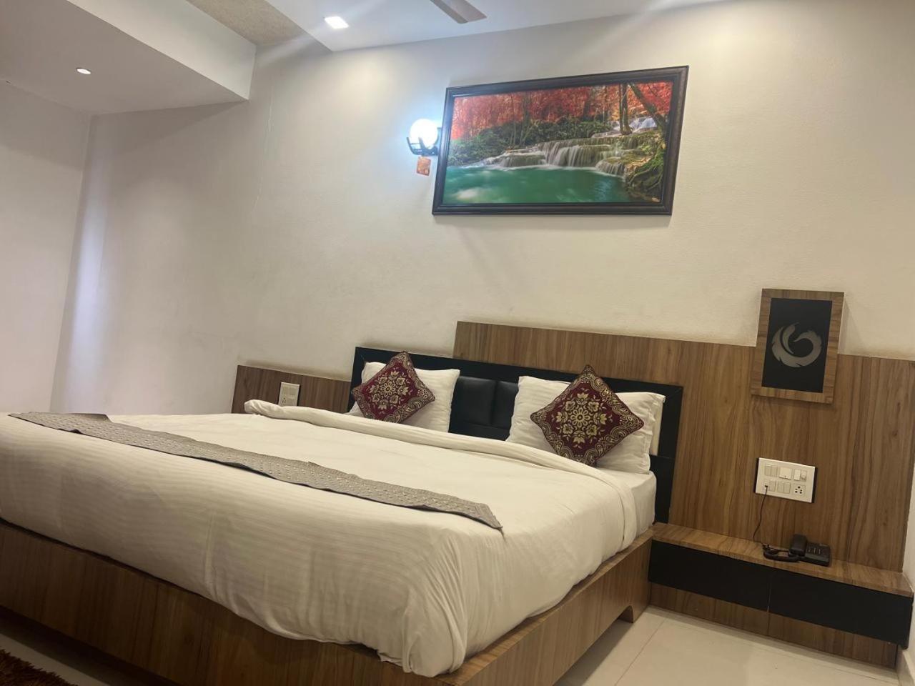 4, Hotel Lee Grand, Banas Kantha