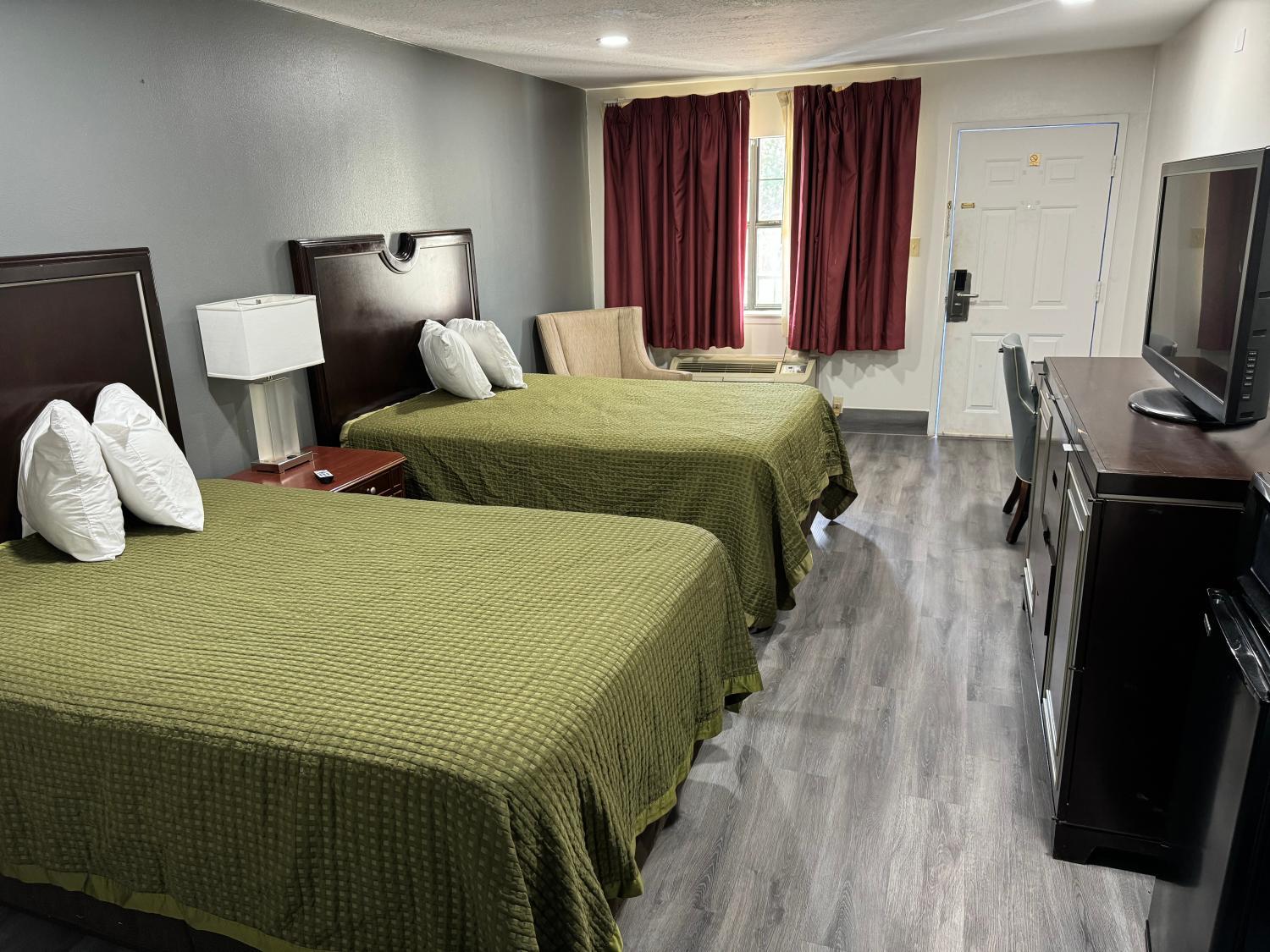 Others, American Inn-Sealy, Austin