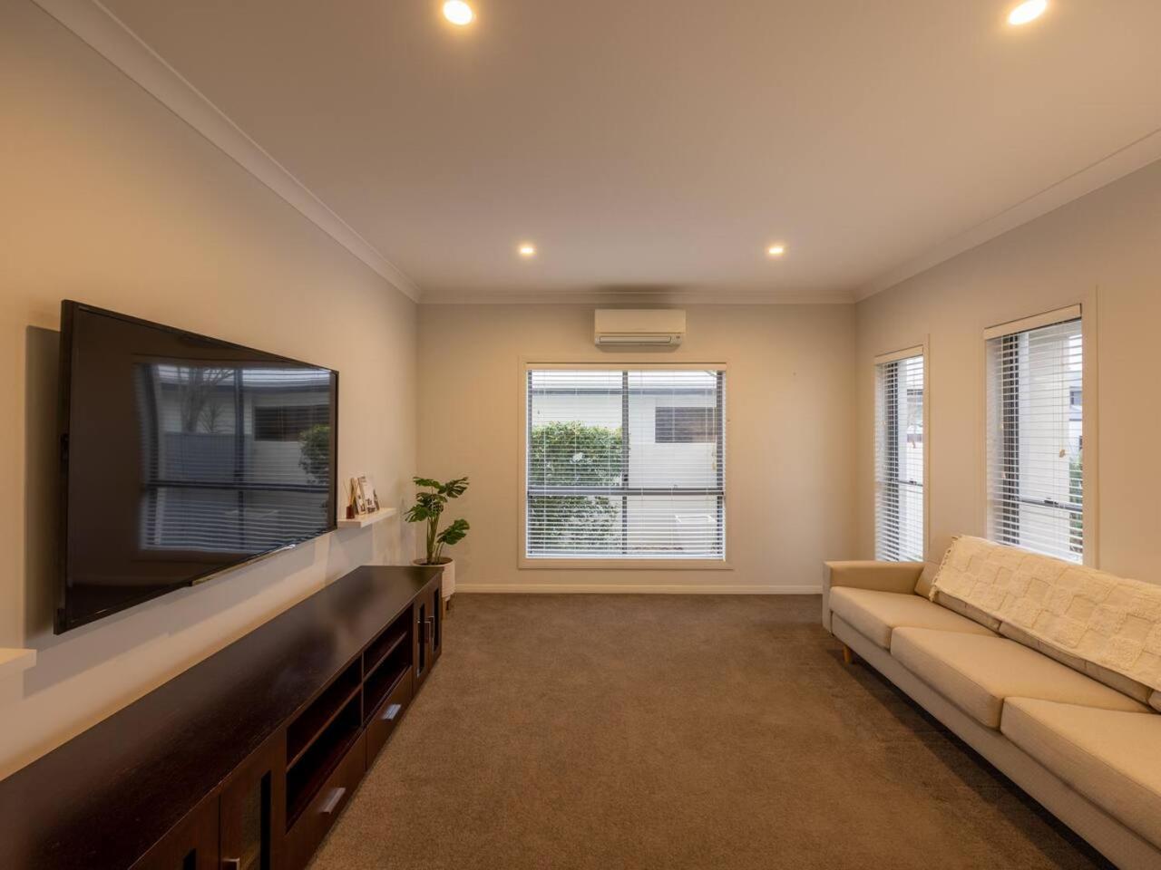 4, Waterfront Lifestyle Holiday5B House nearThemePark, Gold Coast