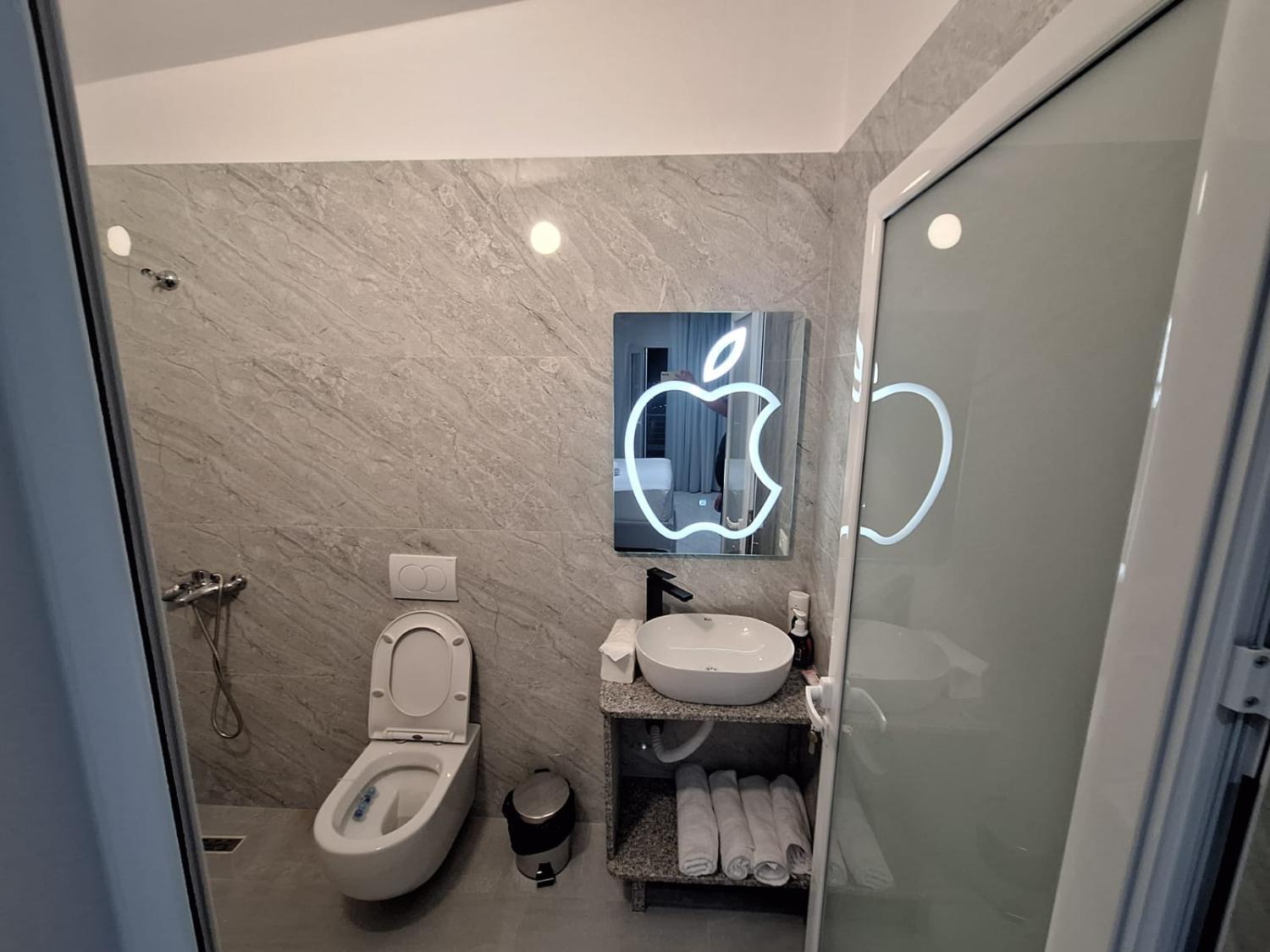 Bathroom, Bar Restorant Hotel Rama, Elbasanit