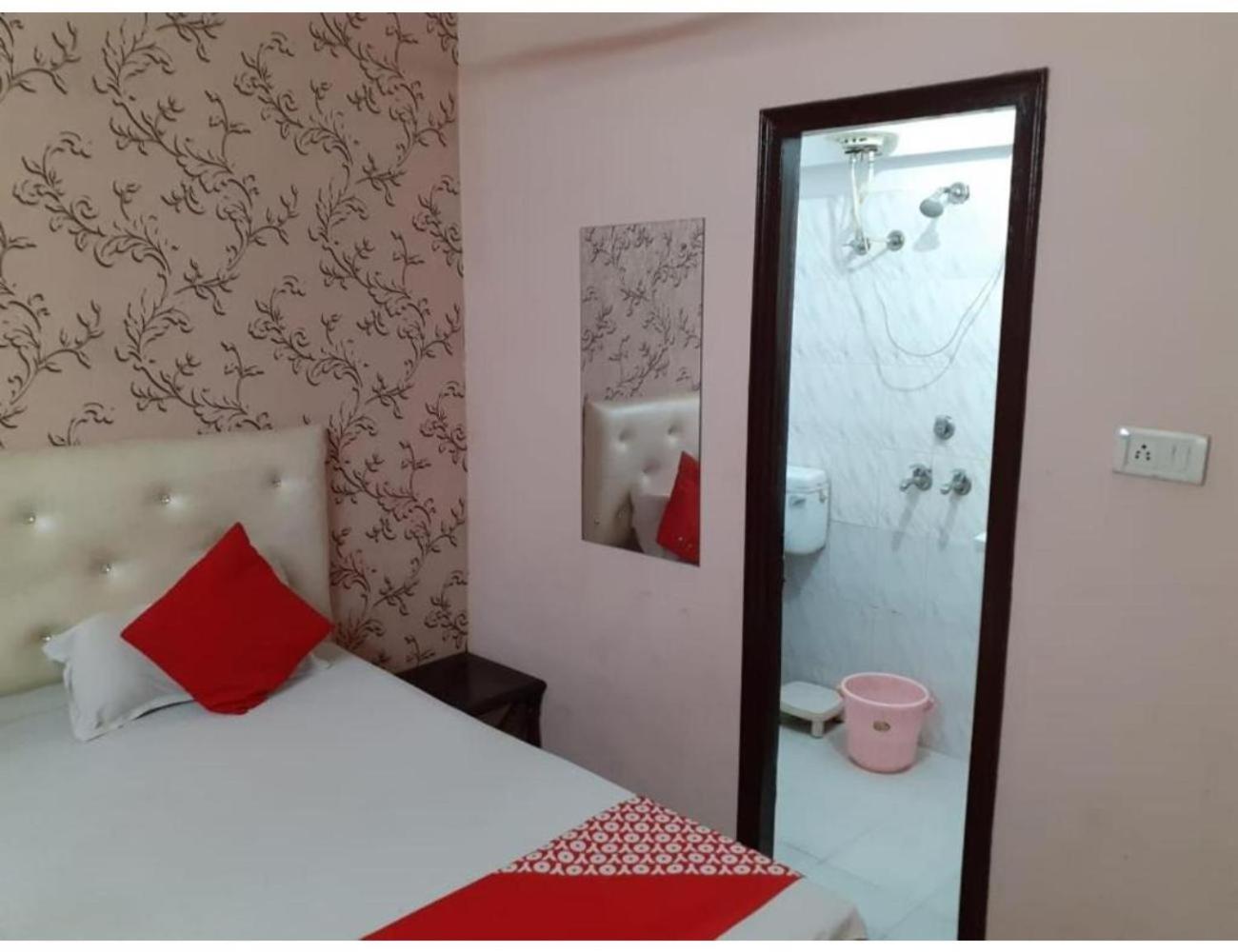 Bathroom 3, Hotel City Lodge , Chandigarh, Chandigarh