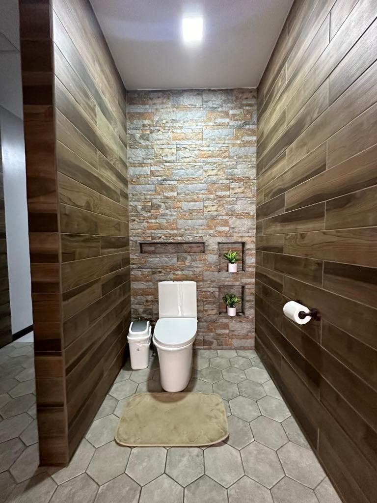Bathroom 3, Suite Esmeralda, Naranjo