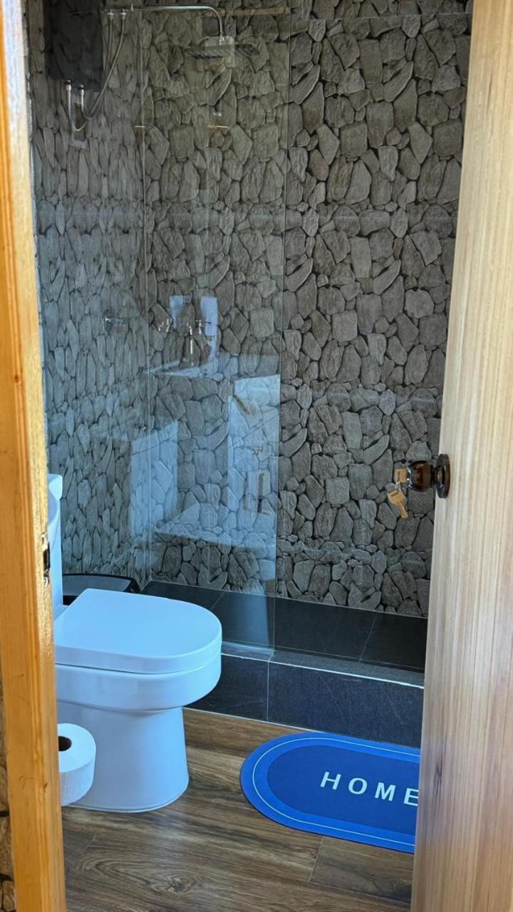 Bathroom, Rataquenua Lodge, Huaraz