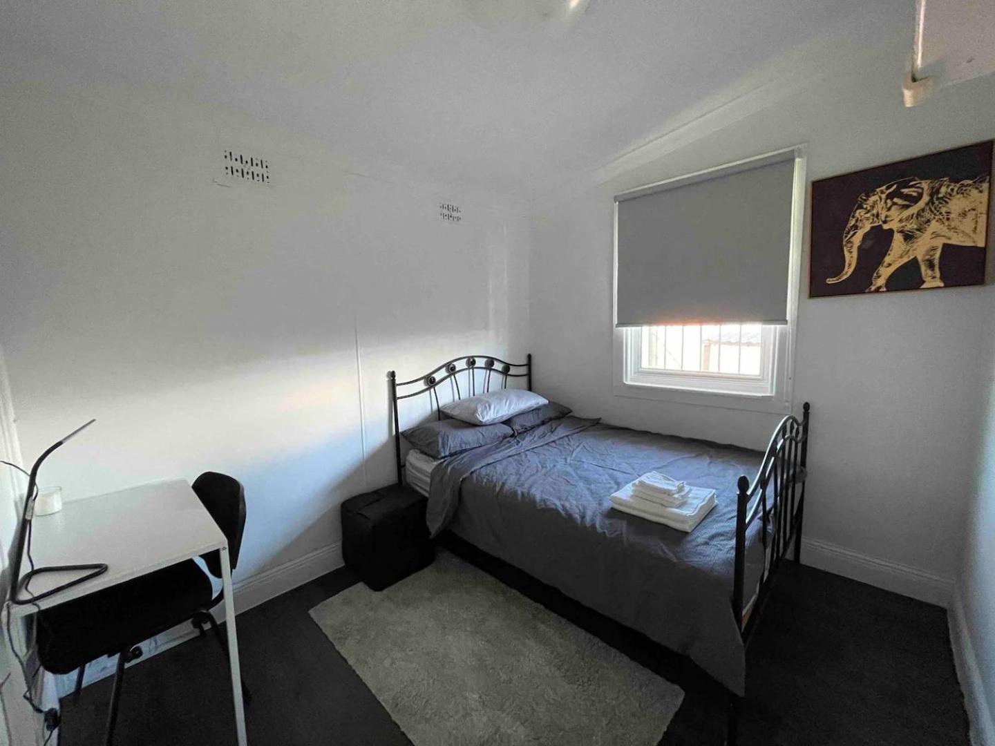 1, Mascot Guesthouse 5 mins to Airports 17 mins to CBD, Botany Bay
