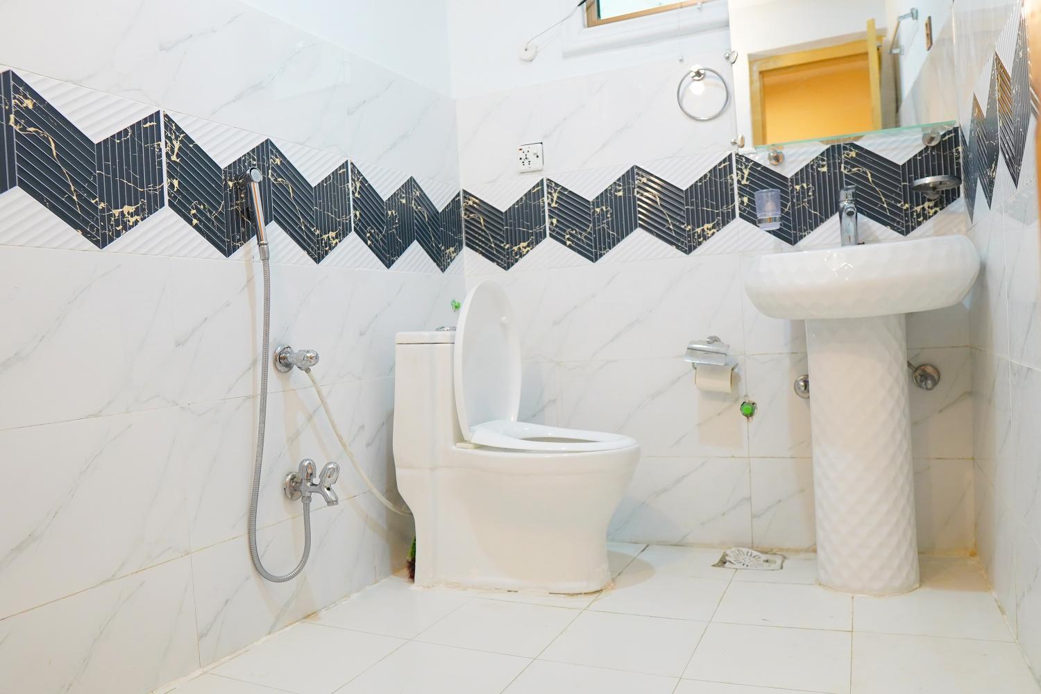 Bathroom 2, SkenGo Inn Hotel, Northern Areas