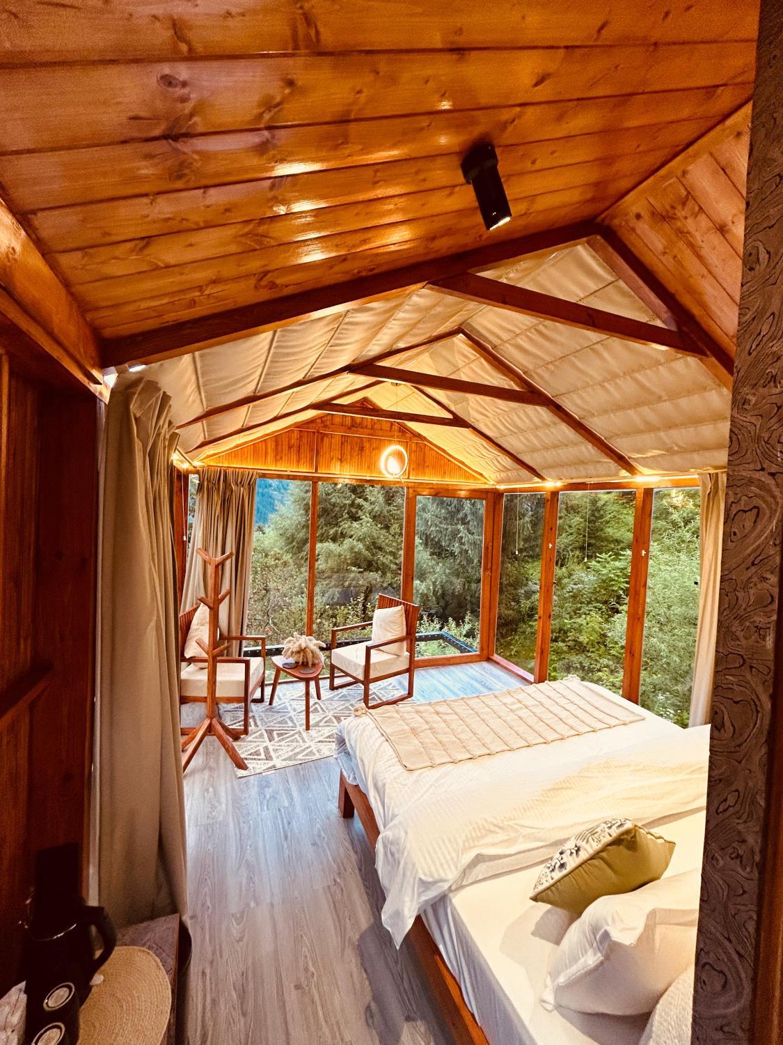 4, THE GLASS HOUSE - Memorable Stay, First in Manali & Away From City Hustle, Kullu