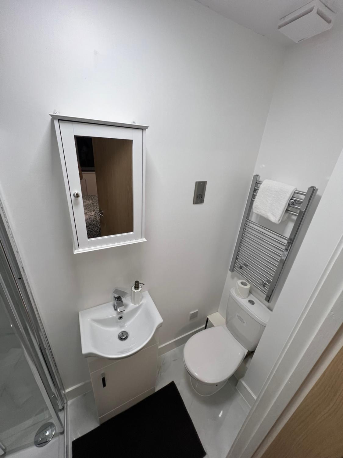 Others, Modern suite, London