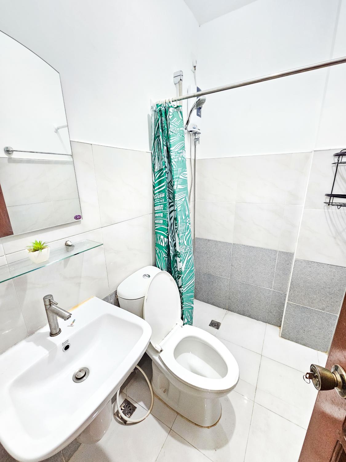 Bathroom 4, Junction Stays - City Center Apartments, Puerto Princesa City