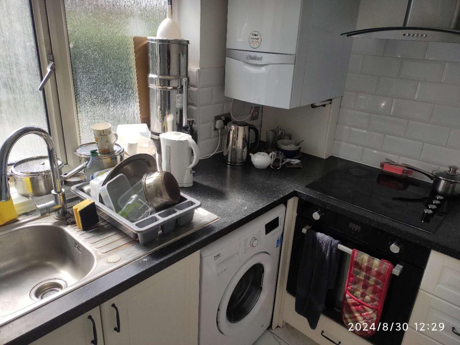 Kitchen 3, Lovely Modern Single Room, London