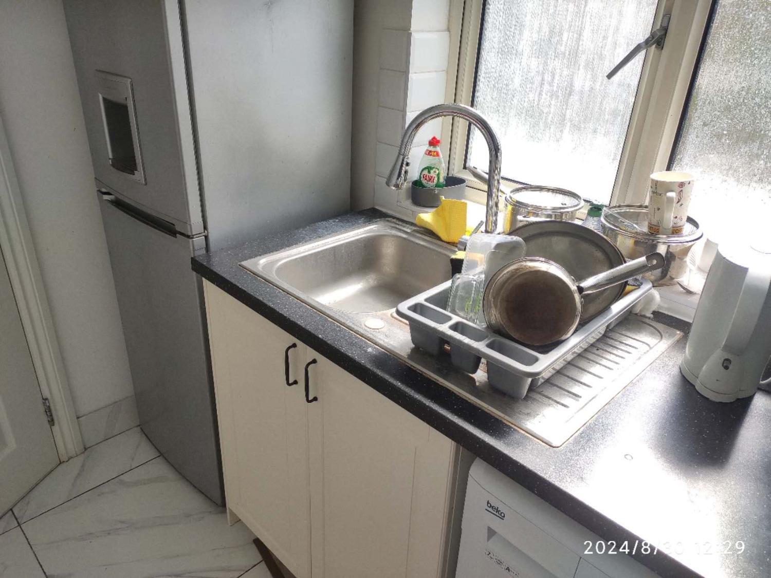 Kitchen 2, Lovely Modern Single Room, London
