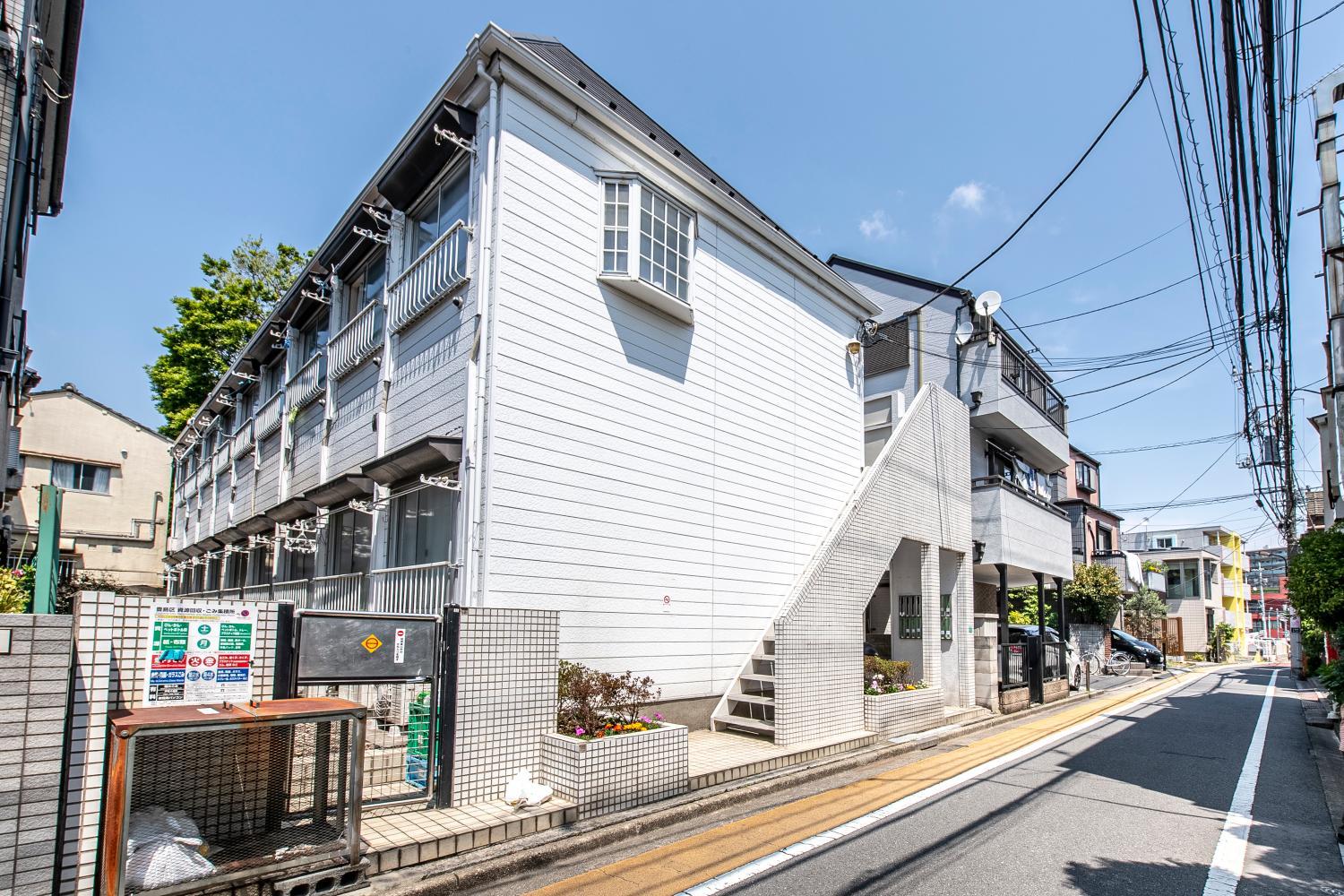 Exterior view, Plaza de La Brea, Itabashi