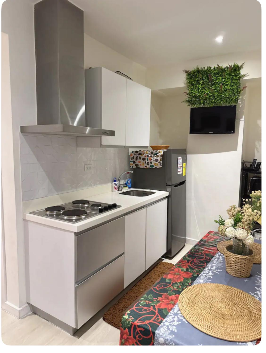 1, 2BR Cozy Condo at Azure Urban Resort Residences by Gigi, Parañaque