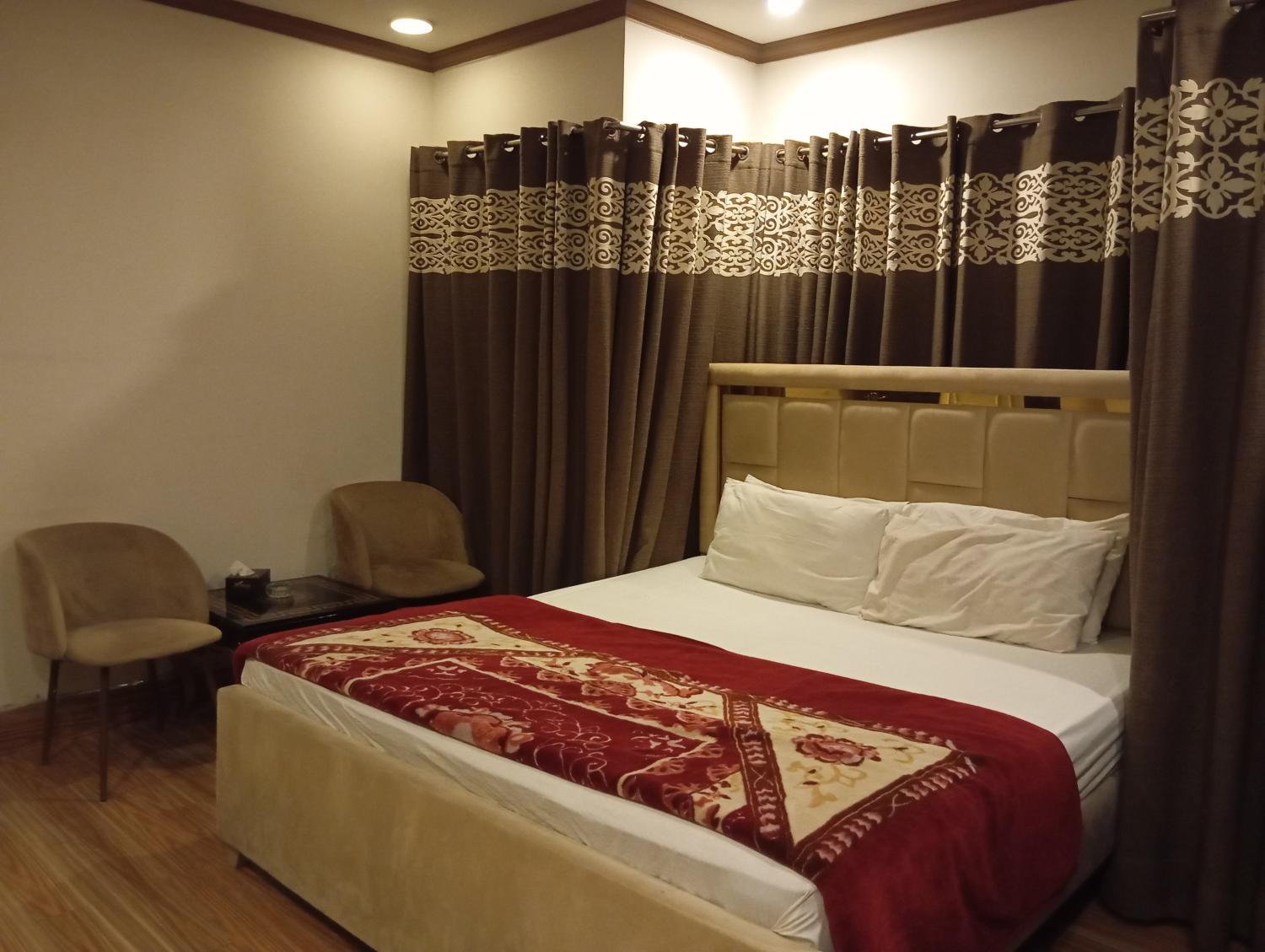 5, Luxus Inn Hotel, Lahore