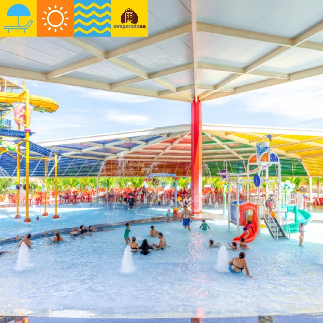 Playground, Piazza com acesso ao Acqua Park, Caldas Novas