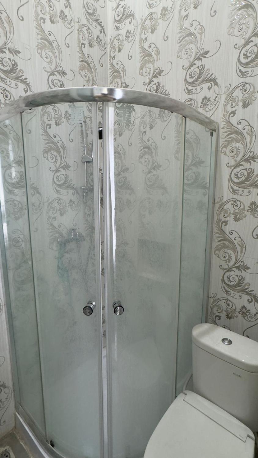 Bathroom 1, Home Stay Dharono, Sleman