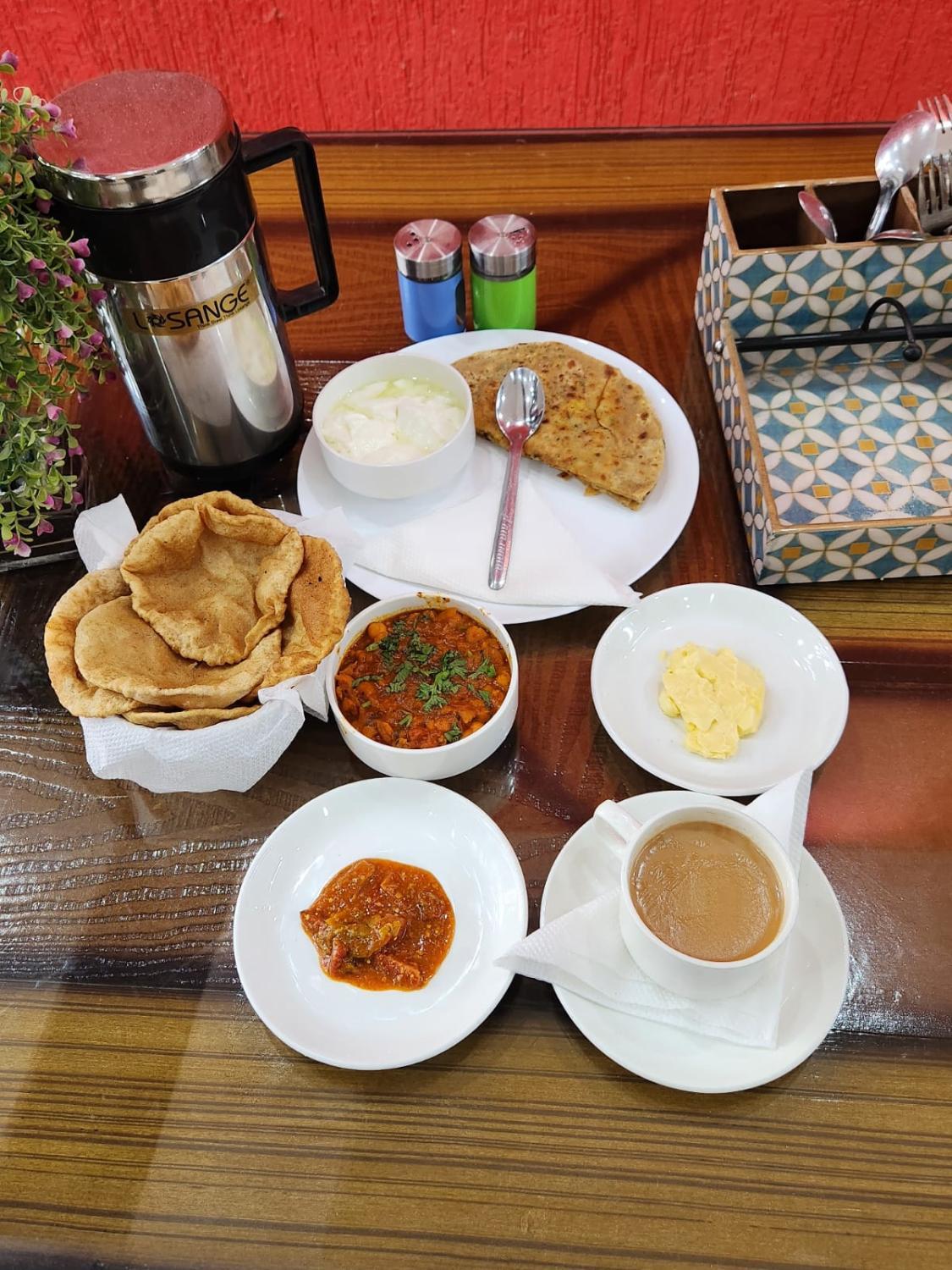 Food & Drinks, Hotel Aerotech, West