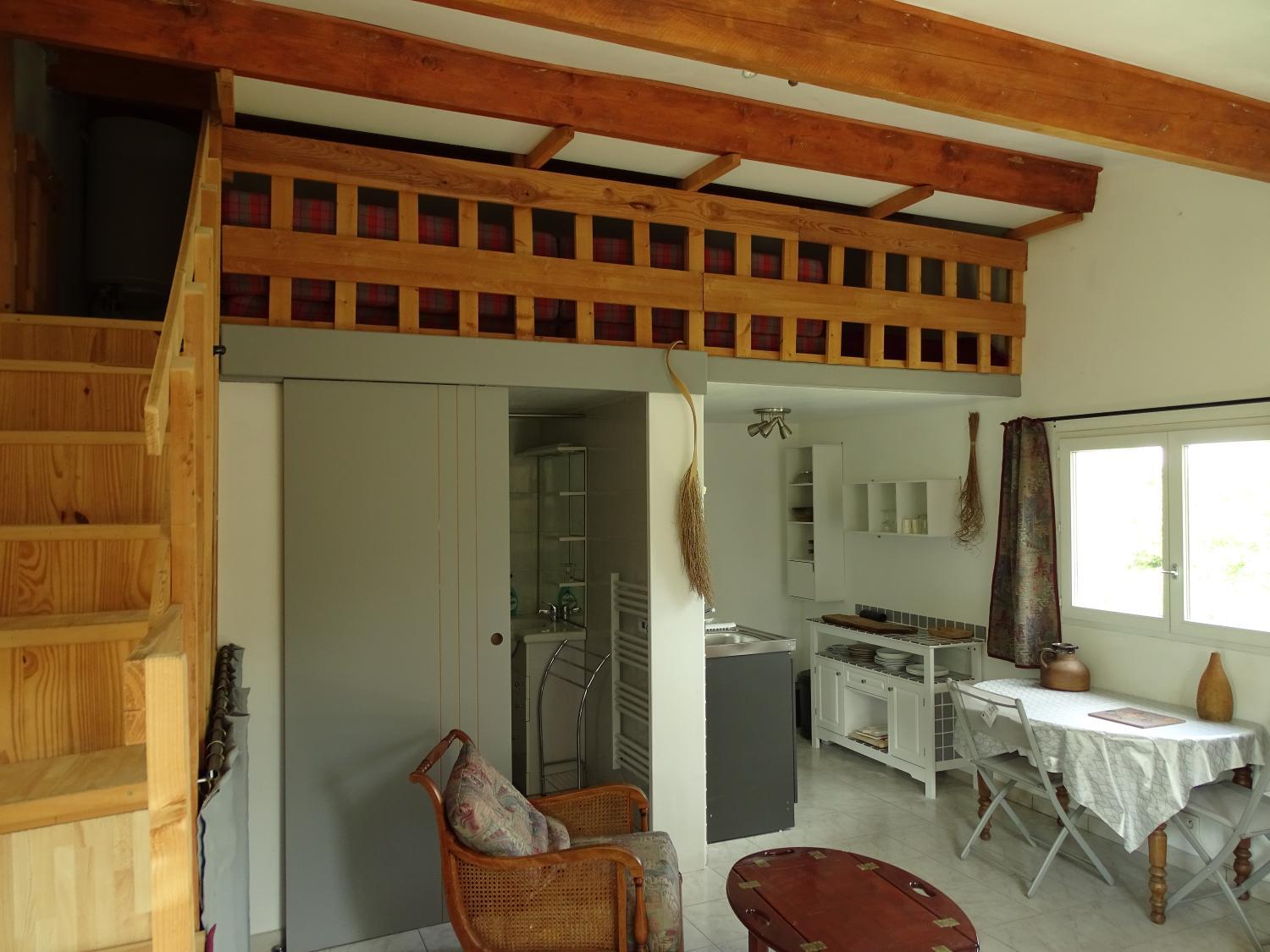 Others 5, chambre d'hotes independante avec kitchenette, Gard