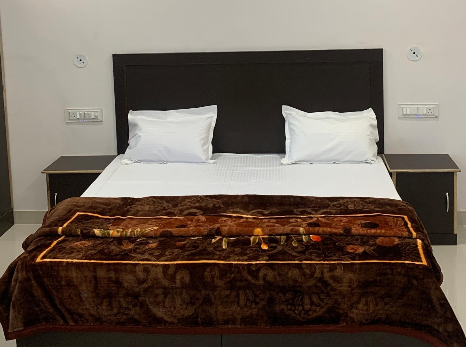 2, Pavini Homestay, Chhatarpur