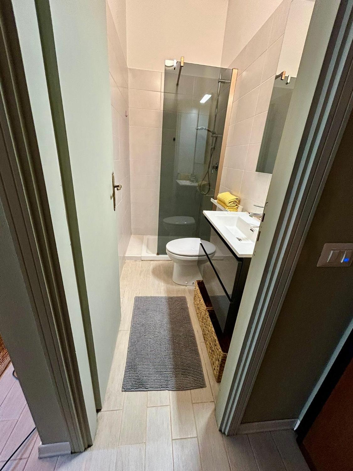 Bathroom 2, RO-MI Room, Cuneo