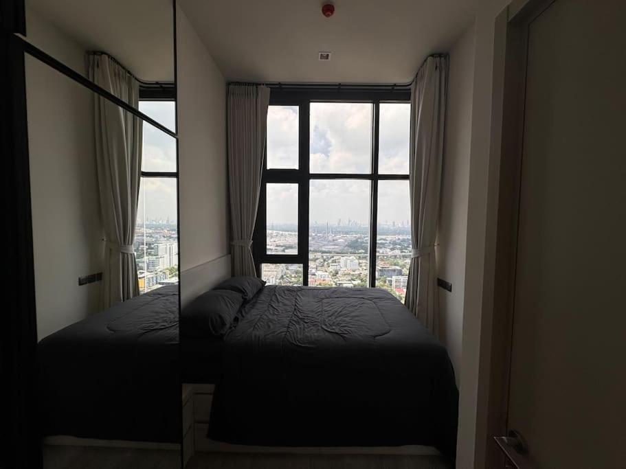 1, Luxury 29 floor Pool Sky View King Bed Coworking Bts, Phra Khanong