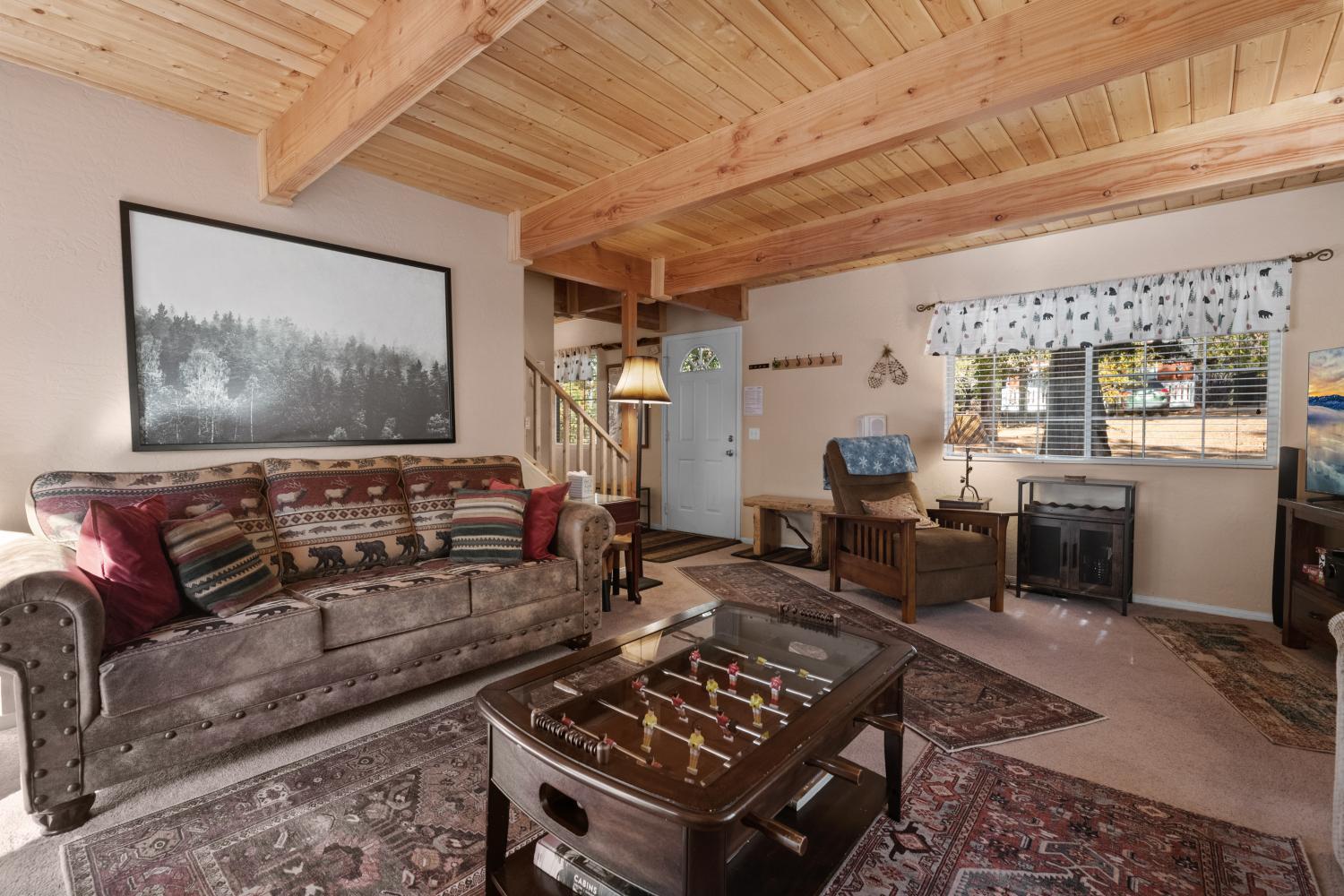 Recreational facilities, Magic Mountain - Three bedroom log cabin located in a quiet neighborhood!, San Bernardino
