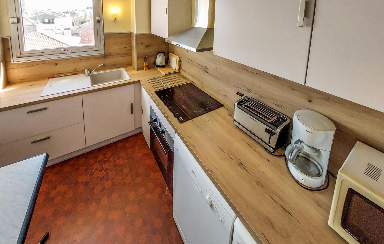 Kitchen 5, Awesome Apartment In Saint-Georges-De-Didonne, Charente-Maritime
